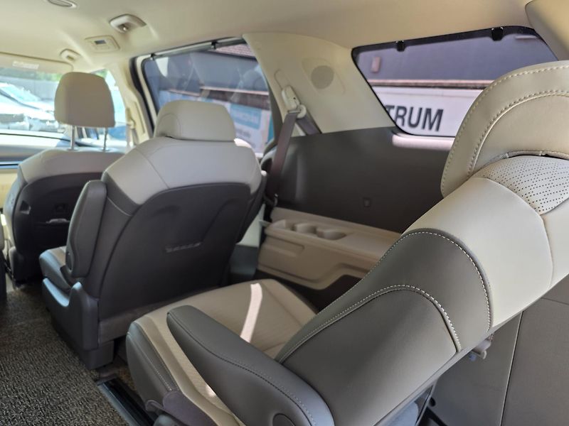 Kia Carnival (2024) 1.6-HEV-AUTOMAT-6+3MÍSTA - fotka 30 z 34