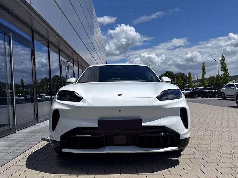 Porsche Cayenne Electric HuD Venti Display spo - fotka 2 z 19