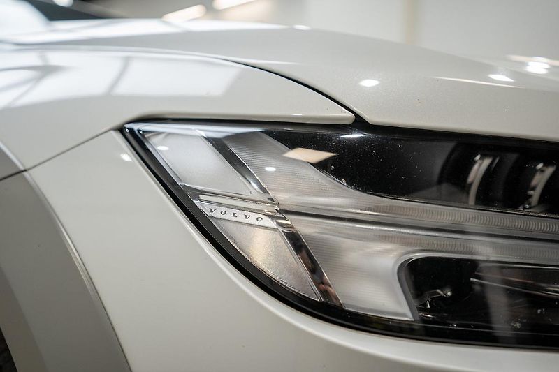 Volvo V90 Cross Country 2.0 140 kW - fotka 34 z 39