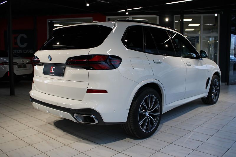BMW X5 xDrive30d M Sport DAProf/NezTo - fotka 6 z 35