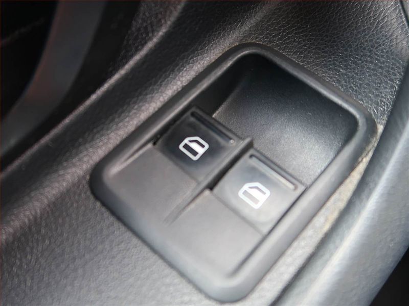Škoda Fabia (2014) 1.2 TSI, Vyhř. sedaček - fotka 15 z 15