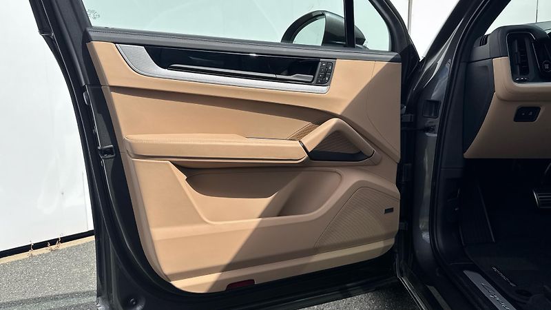Porsche Cayenne S E-Hybrid - fotka 21 z 30