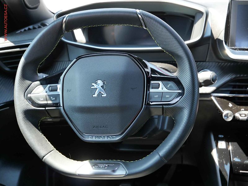 Peugeot 2008 (2021) 1.2T, 1.maj,ČR, GT - fotka 11 z 23