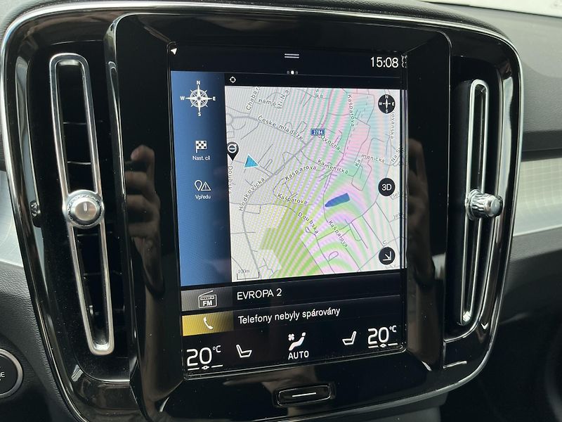 Volvo XC40 FWD T2 Core - fotka 29 z 44