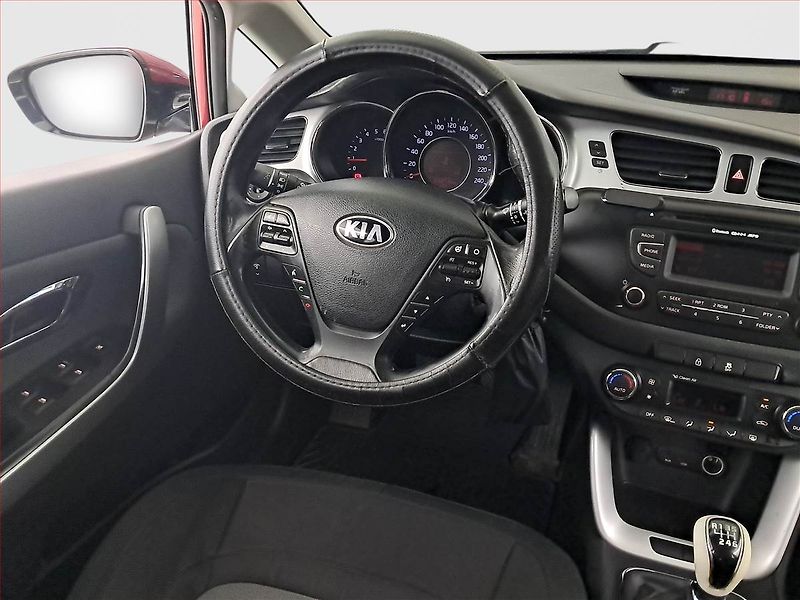 Kia Ceed (2013) 1.6 CRDi, nová STK - fotka 7 z 16