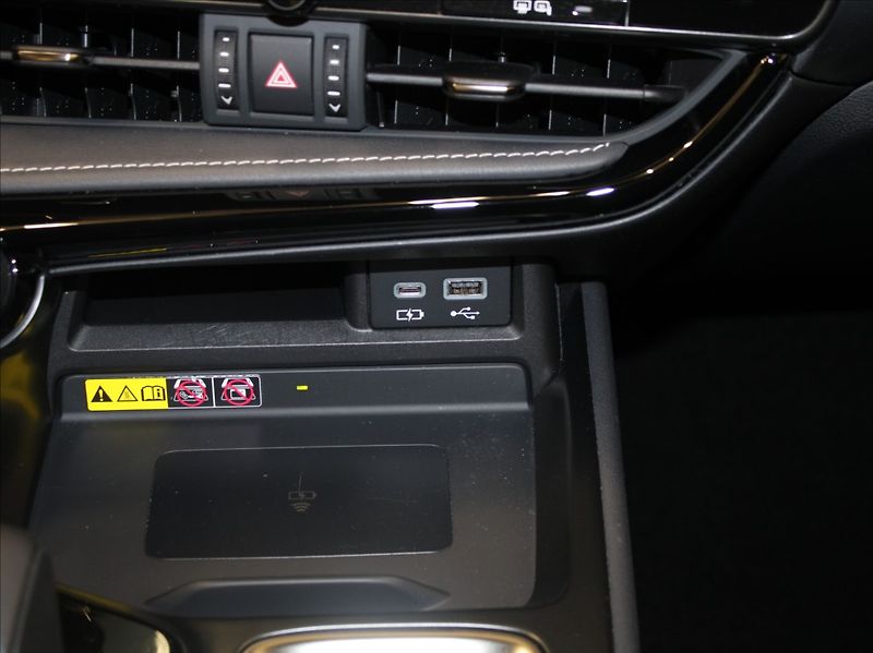 Lexus NX 350h 2,5 Hybrid Comfort TOP 29tkm. - fotka 14 z 24