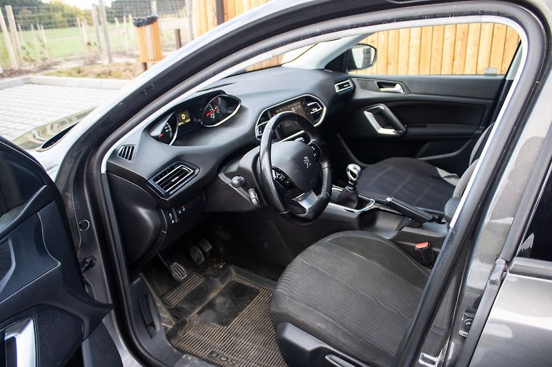 Peugeot 308 - fotka 14 z 36