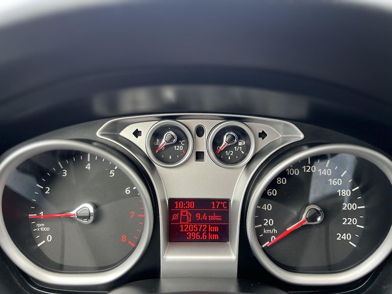 Ford Focus 1.4i 16v KOUPENO V ČR 1.MAJ. - fotka 15 z 33