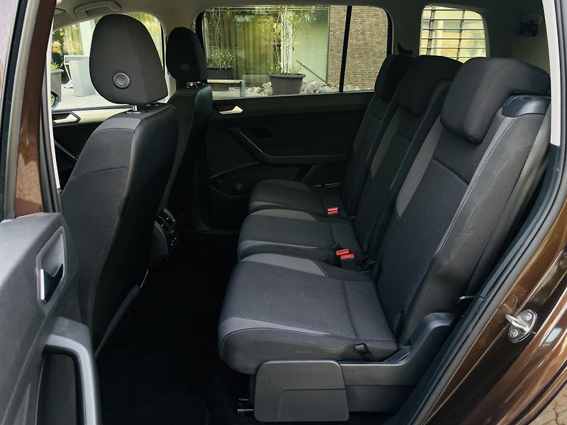 Volkswagen Touran 1.2TSI MANUÁL 7MÍST SERVISKA - fotka 30 z 42