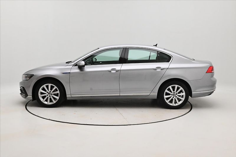 Volkswagen Passat 1,4 TSI GTE 160 kW DSG Highlin - fotka 8 z 32