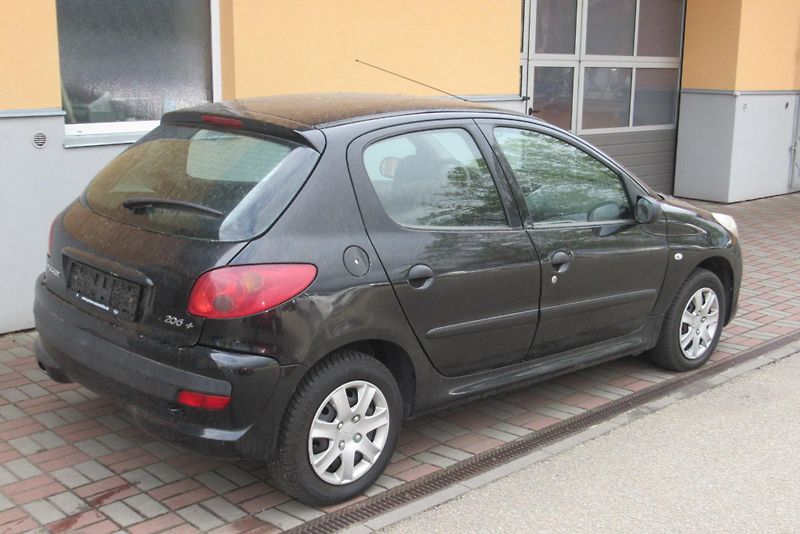 Peugeot 206 + 1.1i KLIMA - fotka 5 z 15