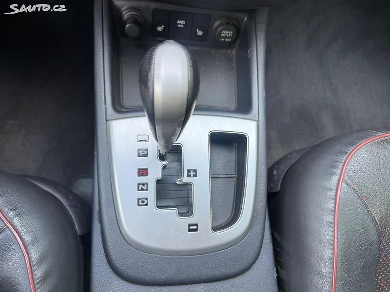 Hyundai Santa Fe (2009) 2.2CRDi, 114kw 4x4 Aut. Tažné - fotka 20 z 21