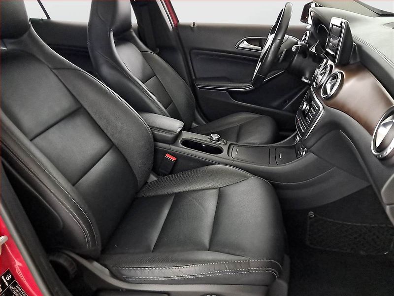 Mercedes-Benz GLA (2014) 220 CDI 4MATIC, 4X4 - fotka 9 z 25