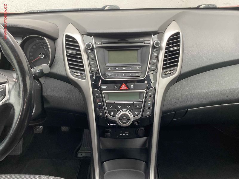 Hyundai i30 (2014) 1.6 CRDI, ČR, autoAC - fotka 12 z 16