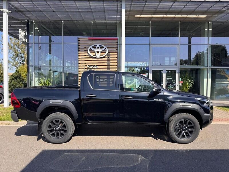 Toyota Hilux 2.8 Invincible - fotka 2 z 13