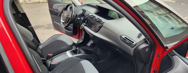 Citroën Grand C4 Picasso (2016) 1.6 HDI 7 MÍST ČR - fotka 18 z 43