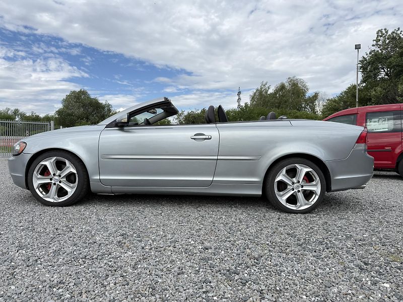 Volvo C70 2.4 D5 132kW Automat ČR - fotka 7 z 15
