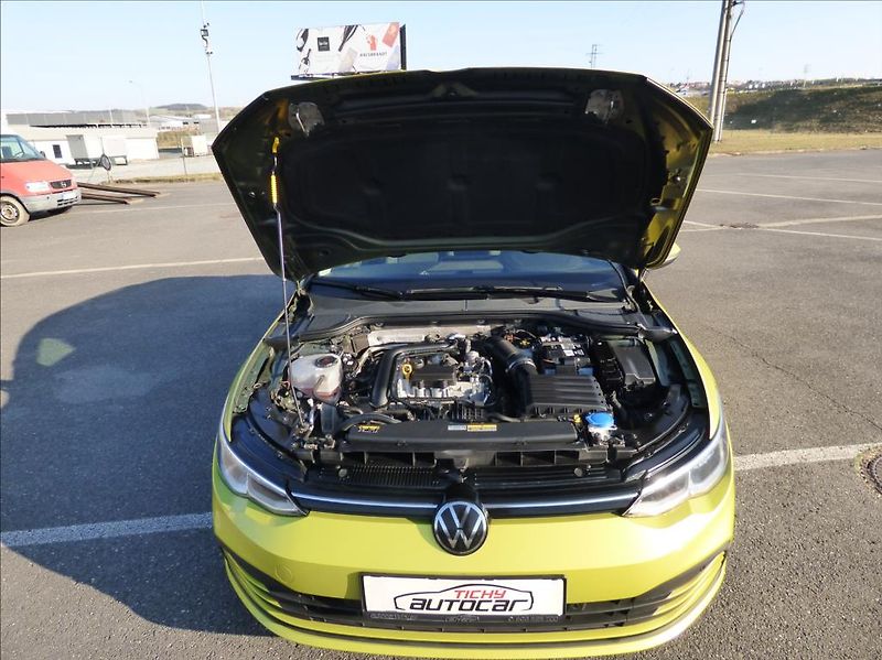 Volkswagen Golf 1,0 TSI Virtual Cockpit  Life - fotka 42 z 49