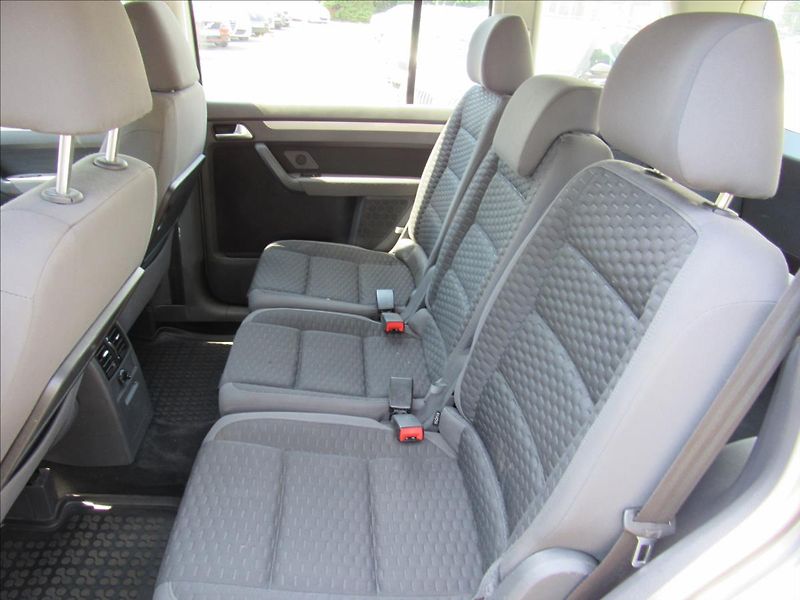 Volkswagen Touran 1,9 TDI 77kW DSG - fotka 10 z 26