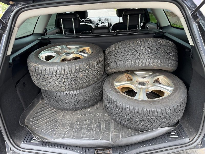 Ford Mondeo 2,2 TDCi /129kW/ + sada pneu  - fotka 10 z 19