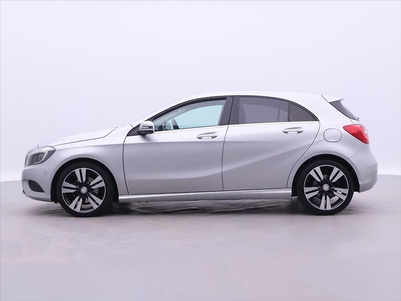 Mercedes-Benz Třídy A 1,6 180i 90kW CZ Sport Xenon - fotka 4 z 30
