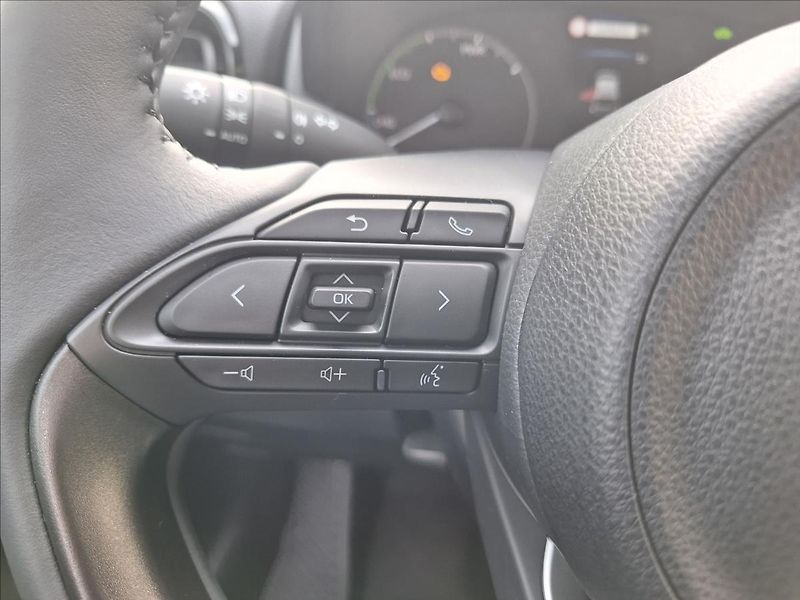 Mazda 2 Hybrid 1.5 G116 AT EXCLUSIVE-LINE - fotka 11 z 16
