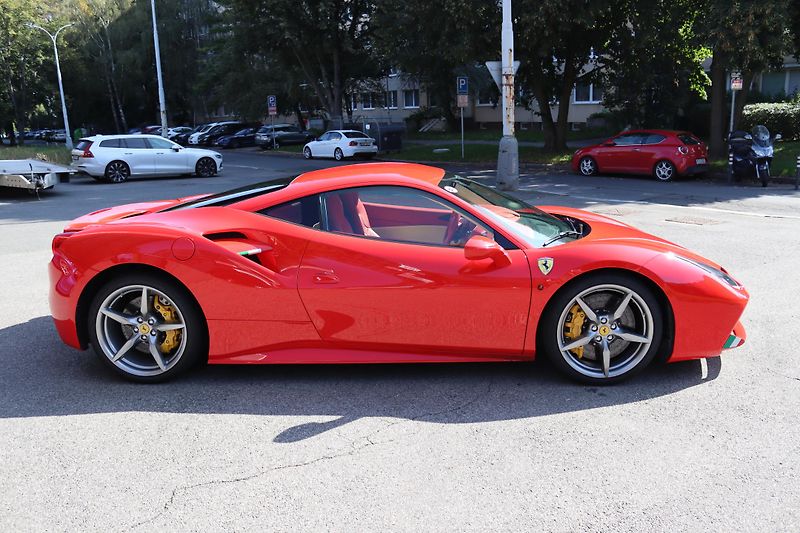 Ferrari 488 (2019) 488 GTB | 1. Majitel | ČR  - fotka 11 z 75