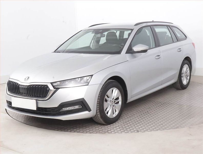 Škoda Octavia (2022) Ambition 2.0 TDI, ČR,1.maj - fotka 2 z 15