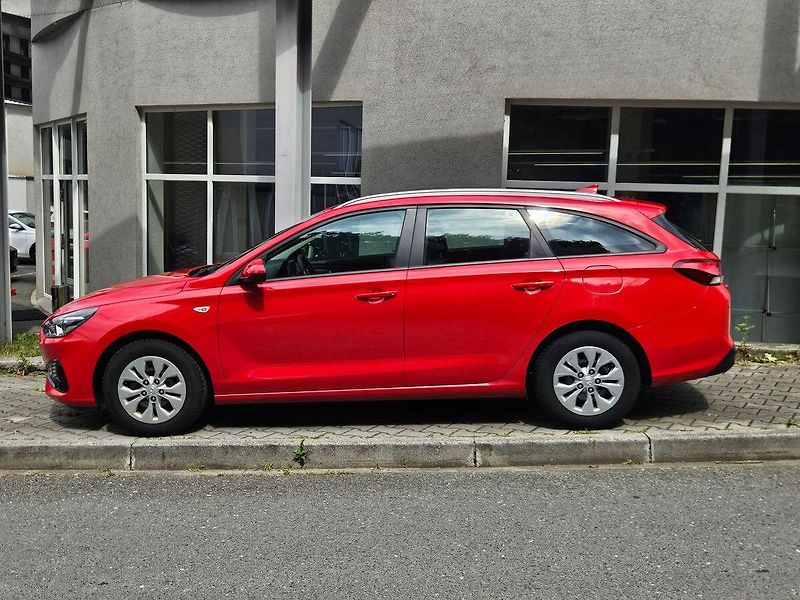 Hyundai i30 1.5i Start Plus, 1.maj. - fotka 2 z 29