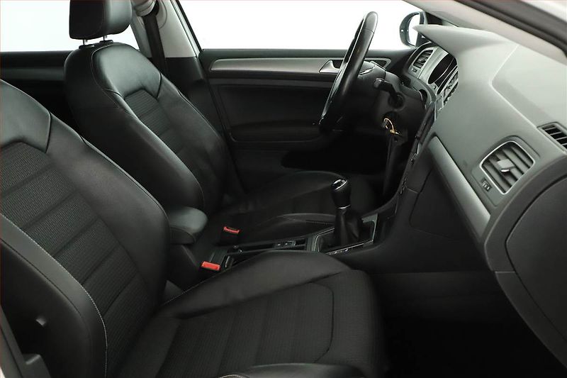 Volkswagen Golf (2016) 1.6 TDI, Xenony, Tempomat - fotka 13 z 15