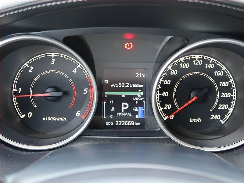 Mitsubishi Outlander (2010) 2.2 DI-D, 4X4, Automat - fotka 11 z 21