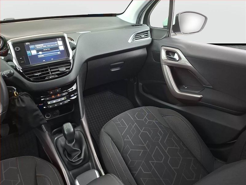 Peugeot 2008 (2016) 1.2 PureTech, Tempomat - fotka 8 z 15