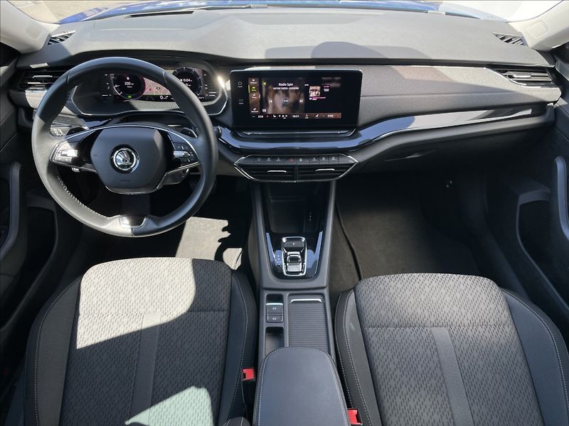 Škoda Octavia 2,0 TDI DSG Style Plus TAŽNÉ - fotka 6 z 24