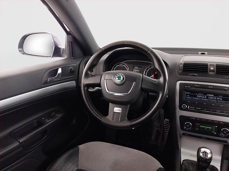 Škoda Octavia (2010) RS 2.0 TSI, Xenony, Tempomat - fotka 7 z 20