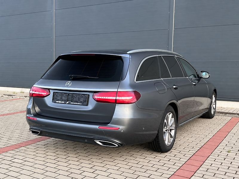 Mercedes-Benz Třídy E 220d Business-P.KAMERA-TAŽNÉ.Z - fotka 4 z 49