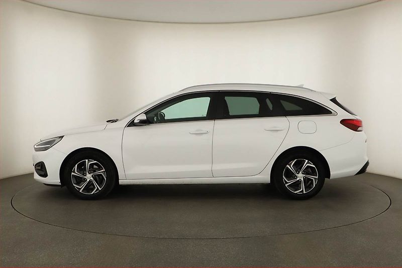 Hyundai i30 (2023) 1.0 T-GDI, Automat, ČR,1.maj - fotka 3 z 14