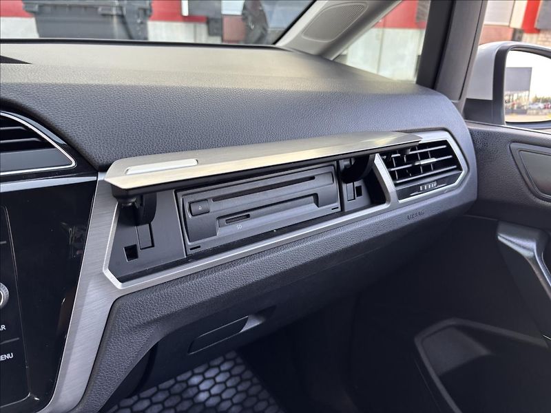 Volkswagen Touran 1,5 TSi Maraton Edition 7.Míst - fotka 40 z 47