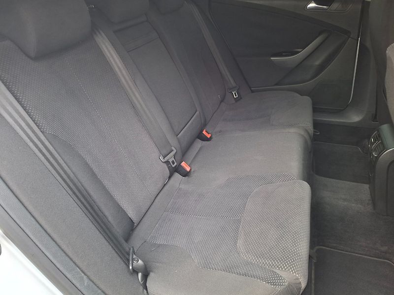Volkswagen Passat (2007) 2.0TDI 103kW 6M -KAMERA-T.ZAŘ. - fotka 18 z 28