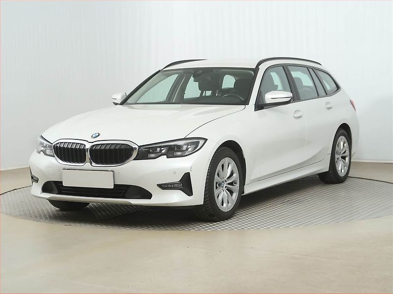 BMW Řada 3 (2021) 320 d xDrive - fotka 2 z 16