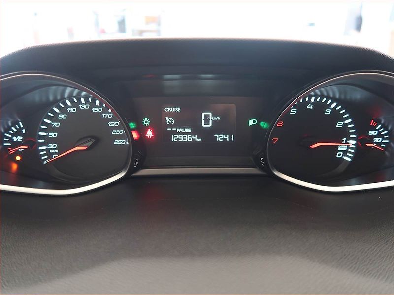 Peugeot 308 (2015) 1.2 e-THP, Tempomat - fotka 11 z 16