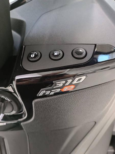 Piaggio MP3 300 (2026) MP3 310 Sport E5+ Grigio Mercu - fotka 16 z 17