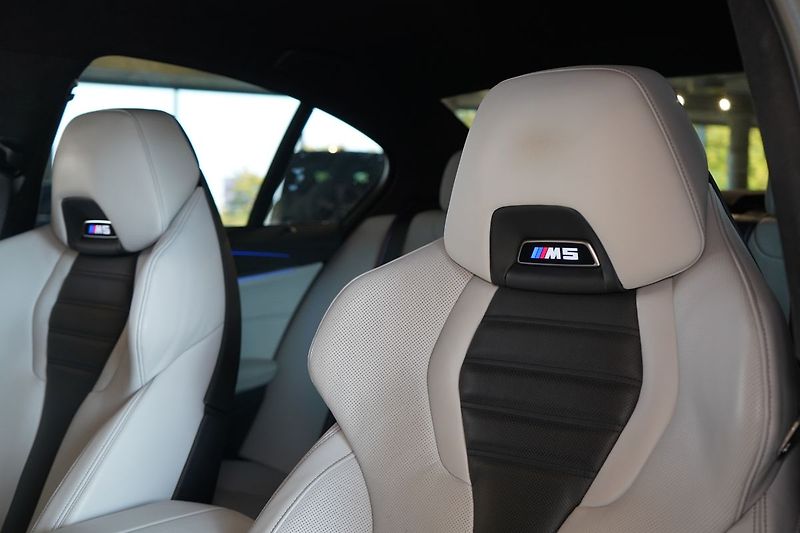 BMW M5 Competition xDrive, B&W, HUD - fotka 19 z 47