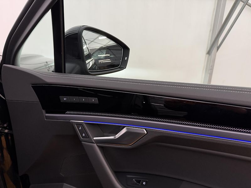 Volkswagen Touareg 3.0Tdi*1-MAJ*DPH*HUD*R-LINE* - fotka 21 z 47