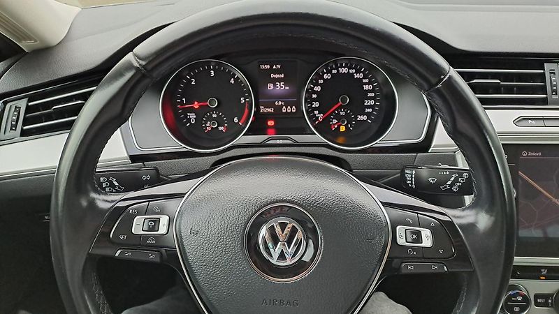 Volkswagen Passat 1.6 TDI ComfortLine Business - fotka 30 z 36
