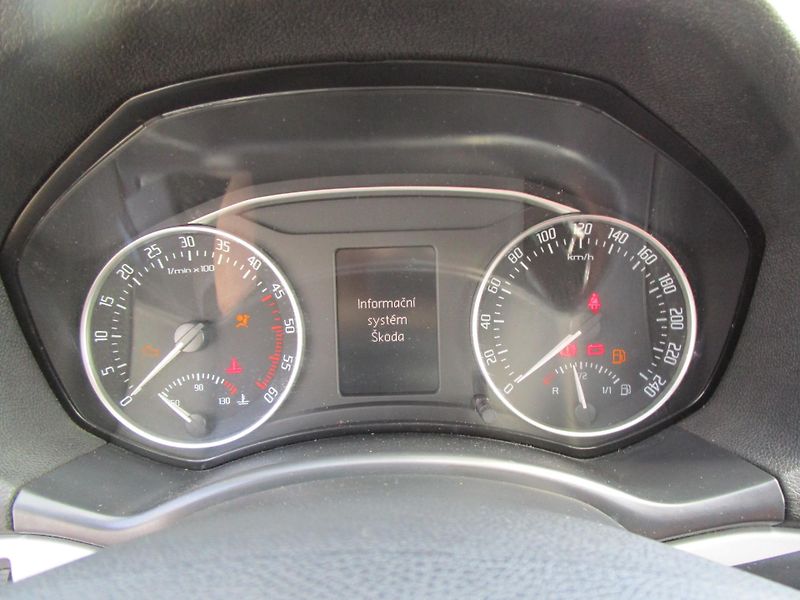 Škoda Octavia 2,0TDI-103KW-NOVÁ STK - fotka 10 z 13