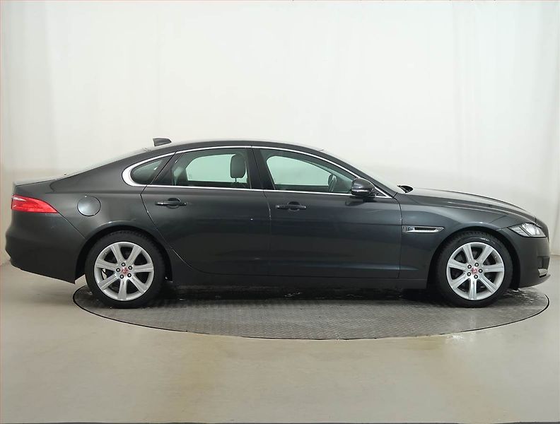 Jaguar XF (2017) E-Performance, Automat, Kůže - fotka 6 z 18