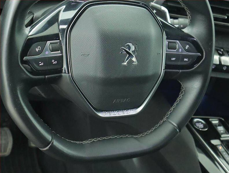 Peugeot 5008 (2023) Allure PureTech 130 - fotka 17 z 23