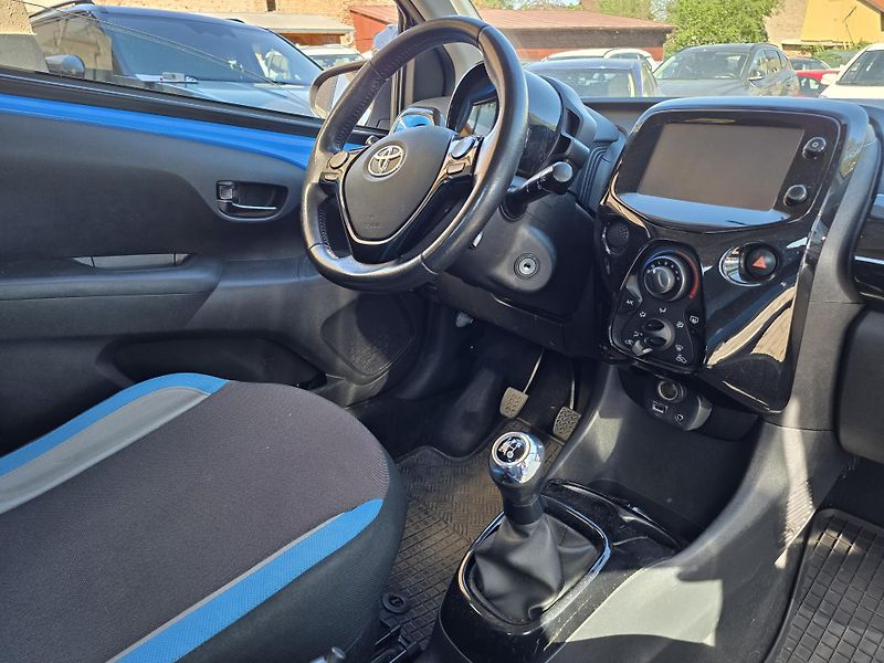 Toyota Aygo 1.0-KLIMA-ALU-POSILOVAČ - fotka 3 z 12