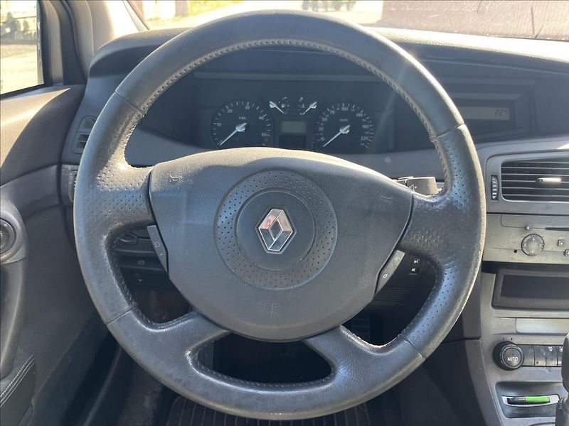 Renault Vel Satis 2,2 dCi TAŽNÉ STK 12/2026 - fotka 15 z 27