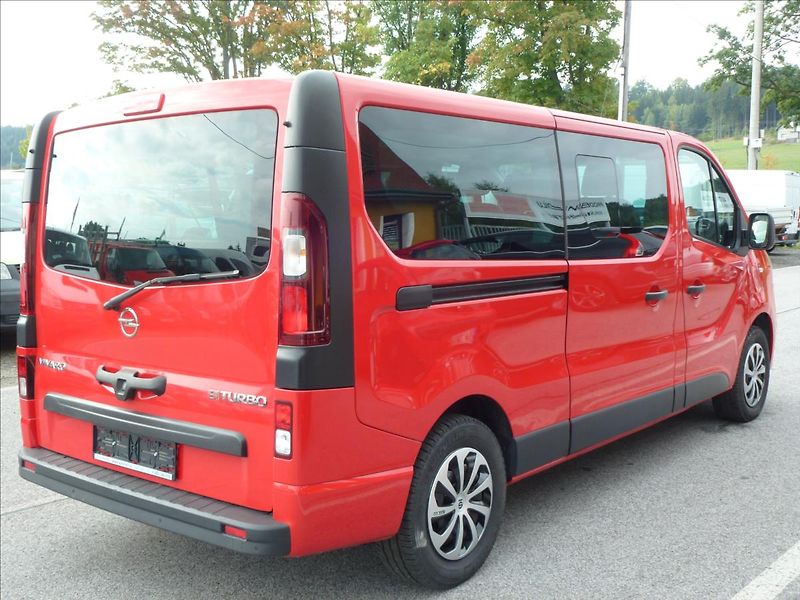 Opel Vivaro 1,6 CDTI 6rych,L2,8míst  Odpoč - fotka 5 z 47